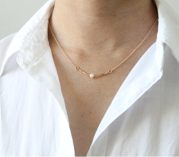 Single Stone Necklace detail pearl