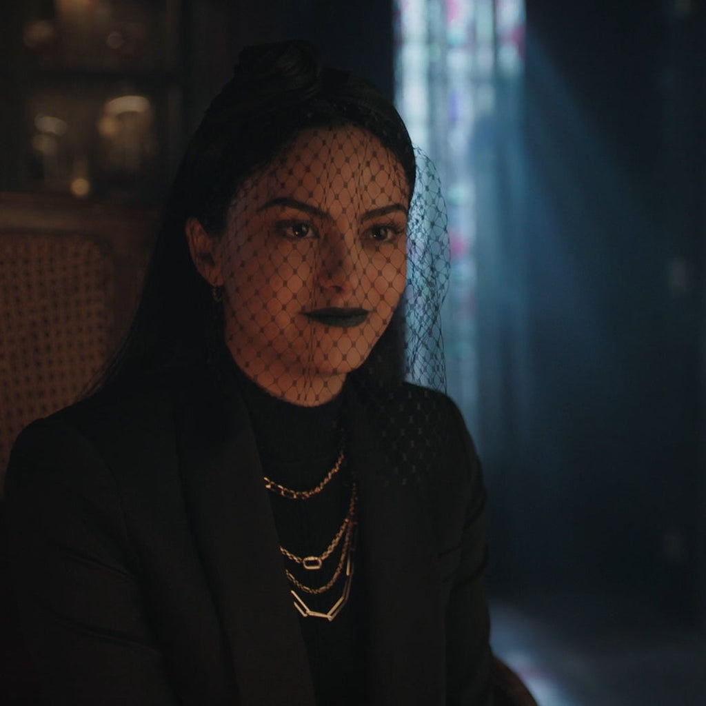 Veronica (Camila Mendes) large paperclip chain necklace