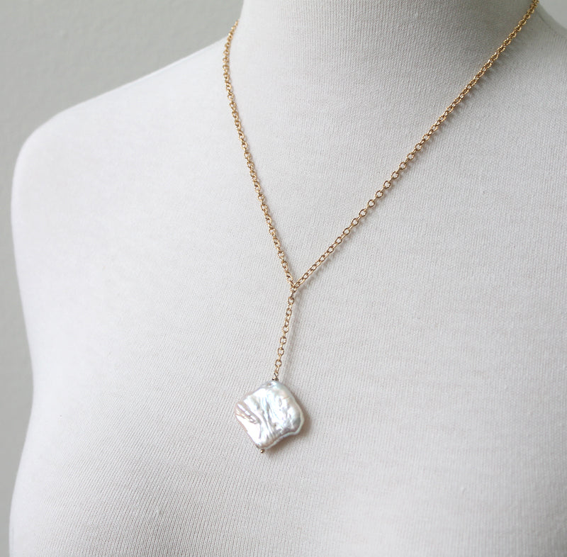 Diamond shape pearl necklace