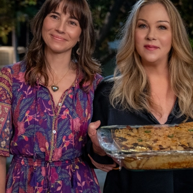 Judy (Linda Cardellini) evil eye necklace Dead to Me