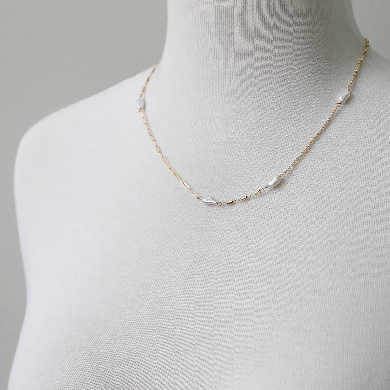 Mixed chain necklace with pearls