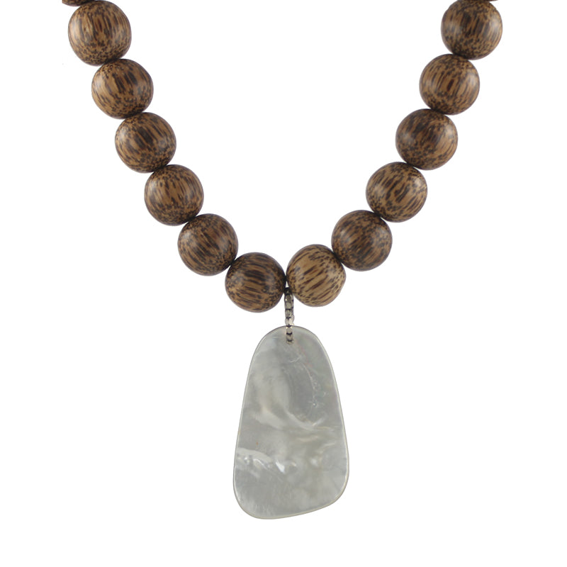 Wood and shell necklace